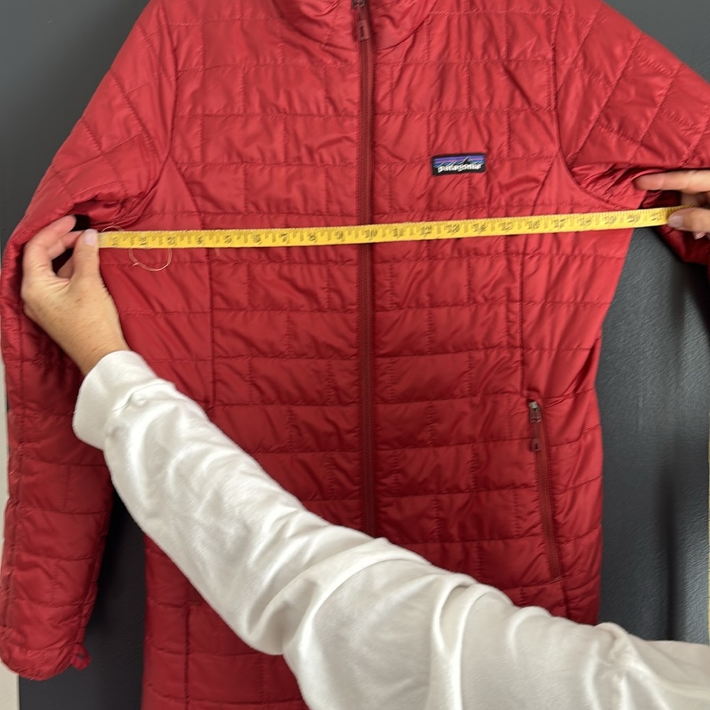 Patagonia jacket in excellent condition. Perfect for any occasion. - Picture 13 of 14